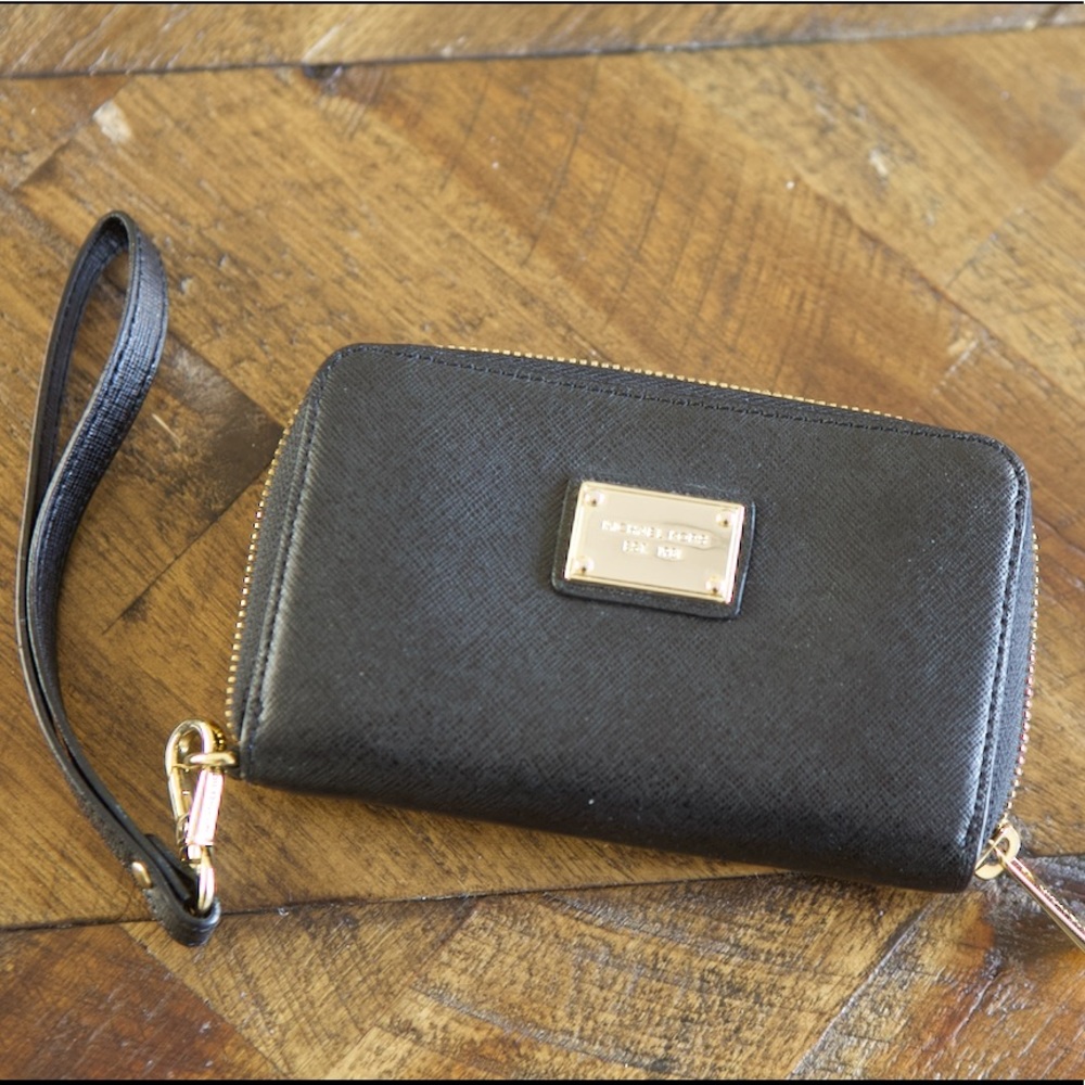 Michael Kors phone wallet wristlet black saffiano